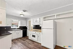 108 Castleway St, Victoria, TX 77904 - Photo 11
