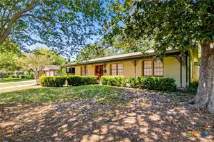 404 Cherokee Ln, Victoria, TX 77901 - Photo 1
