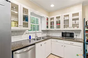 404 Cherokee Ln, Victoria, TX 77901 - Photo 11