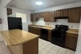309 E Walnut St, Seguin, TX 78155 - Photo 3