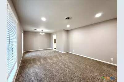 208 Mossy Oaks Lane, Victoria, TX 77904 - Photo 5