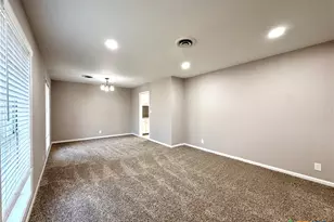 208 Mossy Oaks Ln, Victoria, TX 77904 - Photo 5