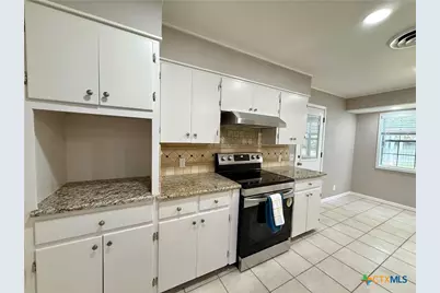 208 Mossy Oaks Lane, Victoria, TX 77904 - Photo 11