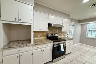 208 Mossy Oaks Ln, Victoria, TX 77904 - Photo 11