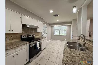 208 Mossy Oaks Lane, Victoria, TX 77904 - Photo 9
