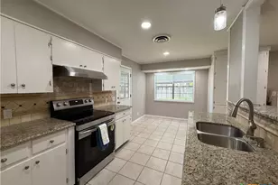 208 Mossy Oaks Ln, Victoria, TX 77904 - Photo 9