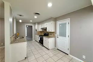 208 Mossy Oaks Ln, Victoria, TX 77904 - Photo 13