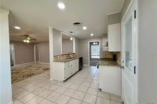 208 Mossy Oaks Ln, Victoria, TX 77904 - Photo 15