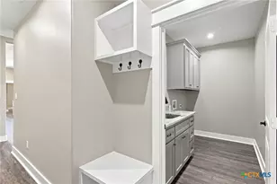 307 Silver Lk, Victoria, TX 77904 - Photo 39