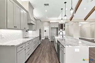 307 Silver Lk, Victoria, TX 77904 - Photo 15