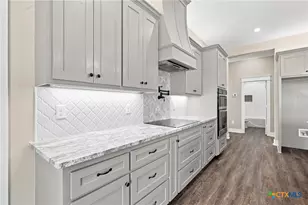 307 Silver Lk, Victoria, TX 77904 - Photo 17