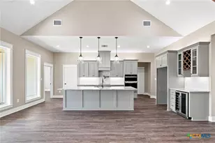 307 Silver Lk, Victoria, TX 77904 - Photo 13