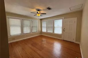 435 N Milam St, Seguin, TX 78155 - Photo 5