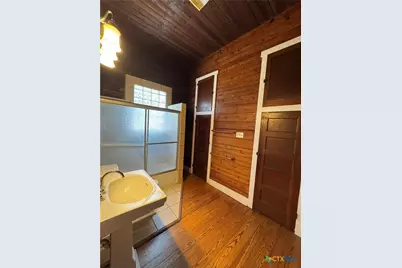 435 N Milam Street, Seguin, TX 78155 - Photo 9