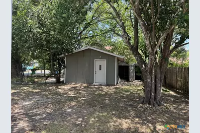 435 N Milam Street, Seguin, TX 78155 - Photo 11