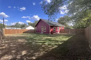 410 W Trinity St, Luling, TX 78648 - Photo 19