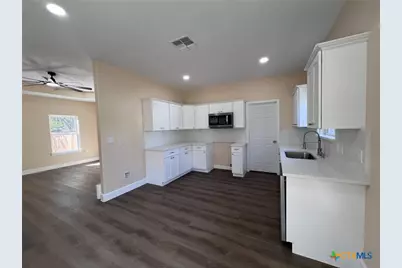 410 W Trinity Street, Luling, TX 78648 - Photo 5