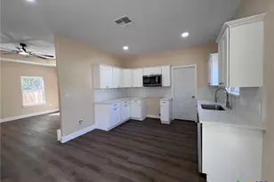 410 W Trinity St, Luling, TX 78648 - Photo 5