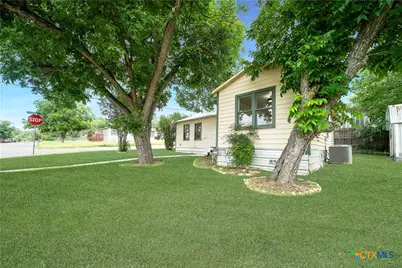 414 Orange Avenue, New Braunfels, TX 78130 - Photo 3
