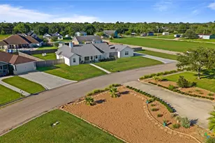 802 Celestial Ln, Edna, TX 77957 - Photo 47