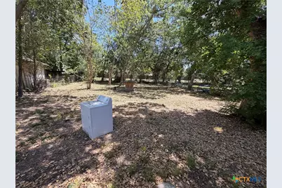 112 Darst Street, Gonzales, TX 78629 - Photo 11