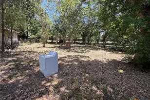 112 Darst St, Gonzales, TX 78629 - Photo 11