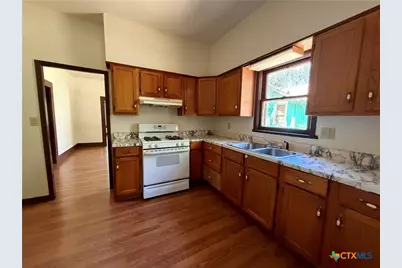 112 Darst Street, Gonzales, TX 78629 - Photo 9