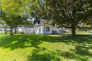701 S Gilbert Rd, Edna, TX 77957 - Photo 3
