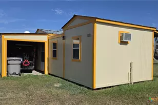 1006 W Dallas Ave, Seadrift, TX 77983 - Photo 1