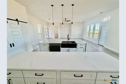 197 Lakeview Circle, La Vernia, TX 78121 - Photo 11