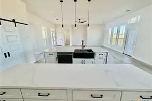 197 Lakeview Cir, La Vernia, TX 78121 - Photo 11