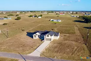 197 Lakeview Cir, La Vernia, TX 78121 - Photo 5