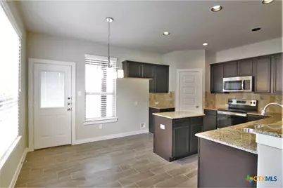 310 Creekside Curve, New Braunfels, TX 78130 - Photo 5
