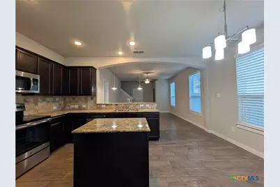 310 Creekside Curve, New Braunfels, TX 78130 - Photo 11