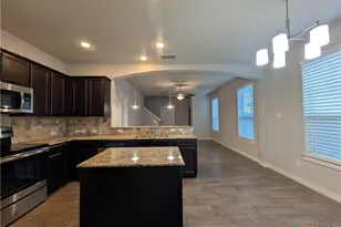 310 Creekside Curve, New Braunfels, TX 78130 - Photo 11