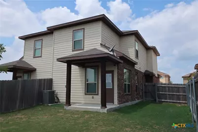 310 Creekside Curve, New Braunfels, TX 78130 - Photo 13