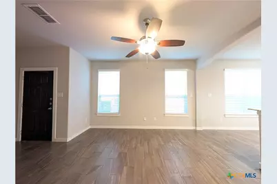 310 Creekside Curve, New Braunfels, TX 78130 - Photo 5