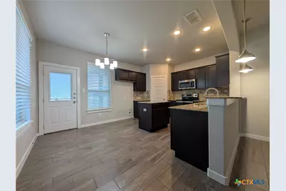 310 Creekside Curve, New Braunfels, TX 78130 - Photo 9