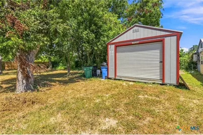 210 S Cedar Street, Seguin, TX 78155 - Photo 35