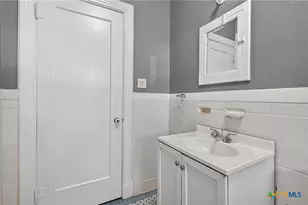 210 S Cedar St, Seguin, TX 78155 - Photo 23