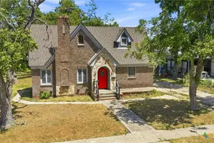 210 S Cedar St, Seguin, TX 78155 - Photo 1