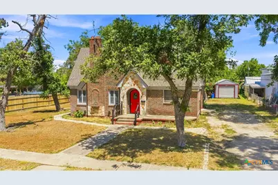 210 S Cedar Street, Seguin, TX 78155 - Photo 5