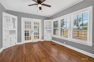 210 S Cedar St, Seguin, TX 78155 - Photo 11