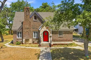 210 S Cedar St, Seguin, TX 78155 - Photo 3
