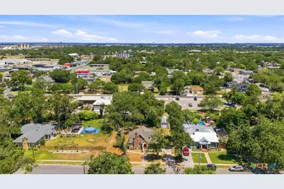 210 S Cedar Street, Seguin, TX 78155 - Photo 37
