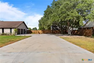 1107 Fairlane Dr, Ganado, TX 77962 - Photo 5