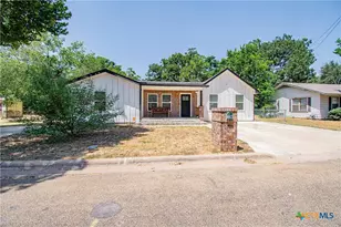 1704 N Hoover Ave, Cameron, TX 76520 - Photo 1