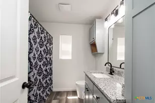 1704 N Hoover Ave, Cameron, TX 76520 - Photo 19
