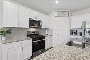 433 Deborah Dr, New Braunfels, TX 78130 - Photo 11
