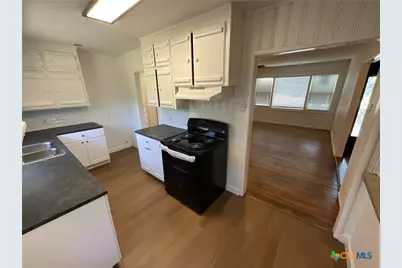 1004 Lawndale Avenue, Victoria, TX 77901 - Photo 9